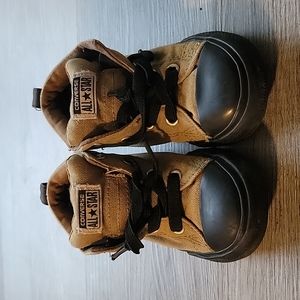 Toddler size 8 converse hightops